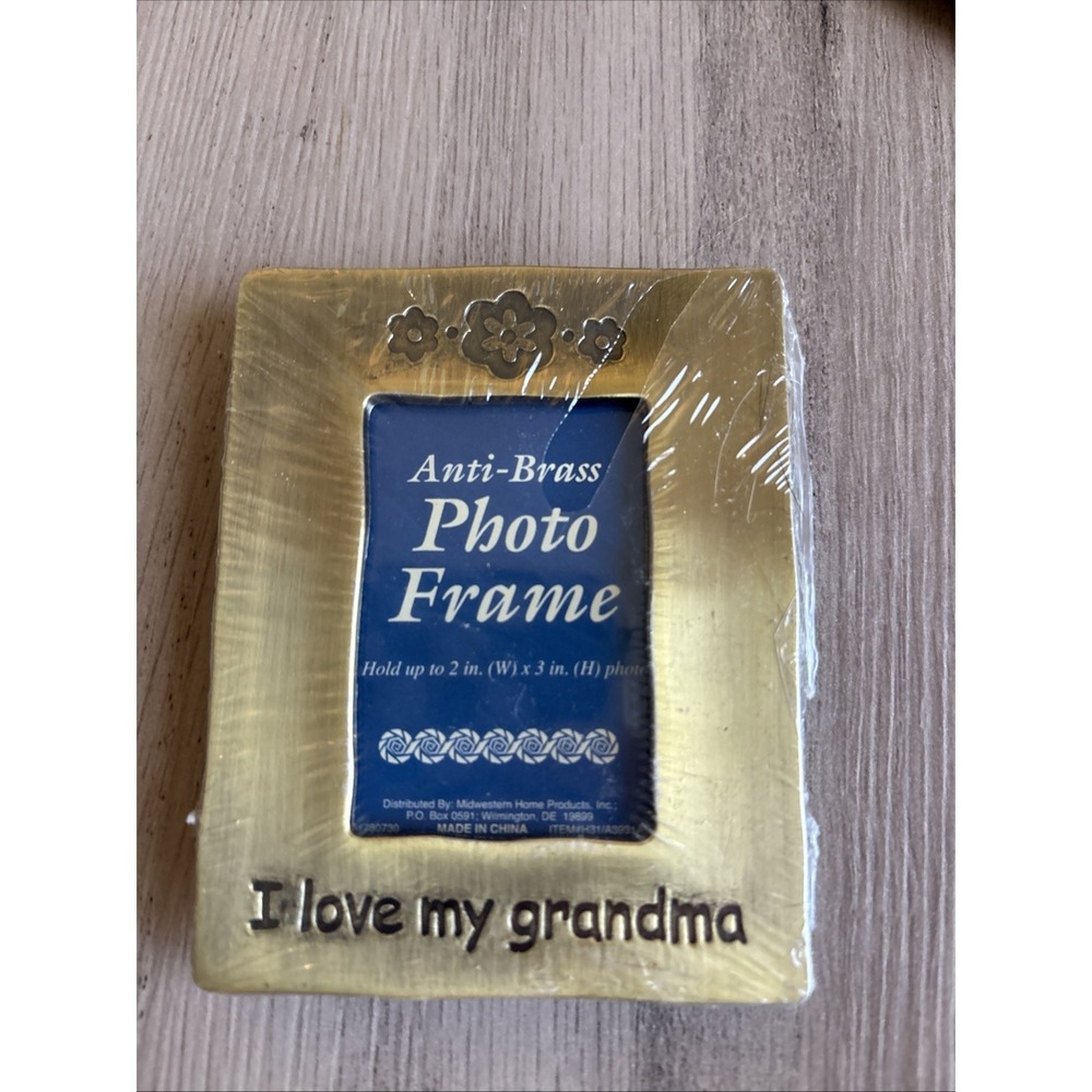 New Mini Gold-Tone Metal 2"x 3" Photo Frame "I Love Grandma"‎ Tabletop Decor
